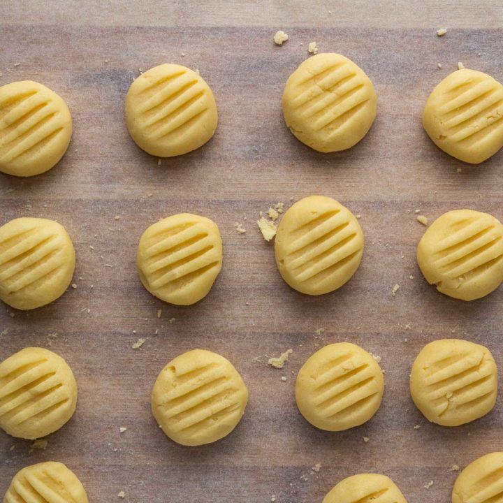 Roll and squash the cookies with your fingers or a fork until about 1cm tall