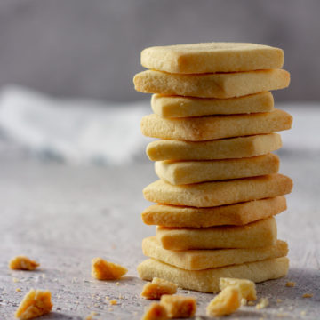 Stack of Eet-Som-Mor Whipped Shortbread biscuits.