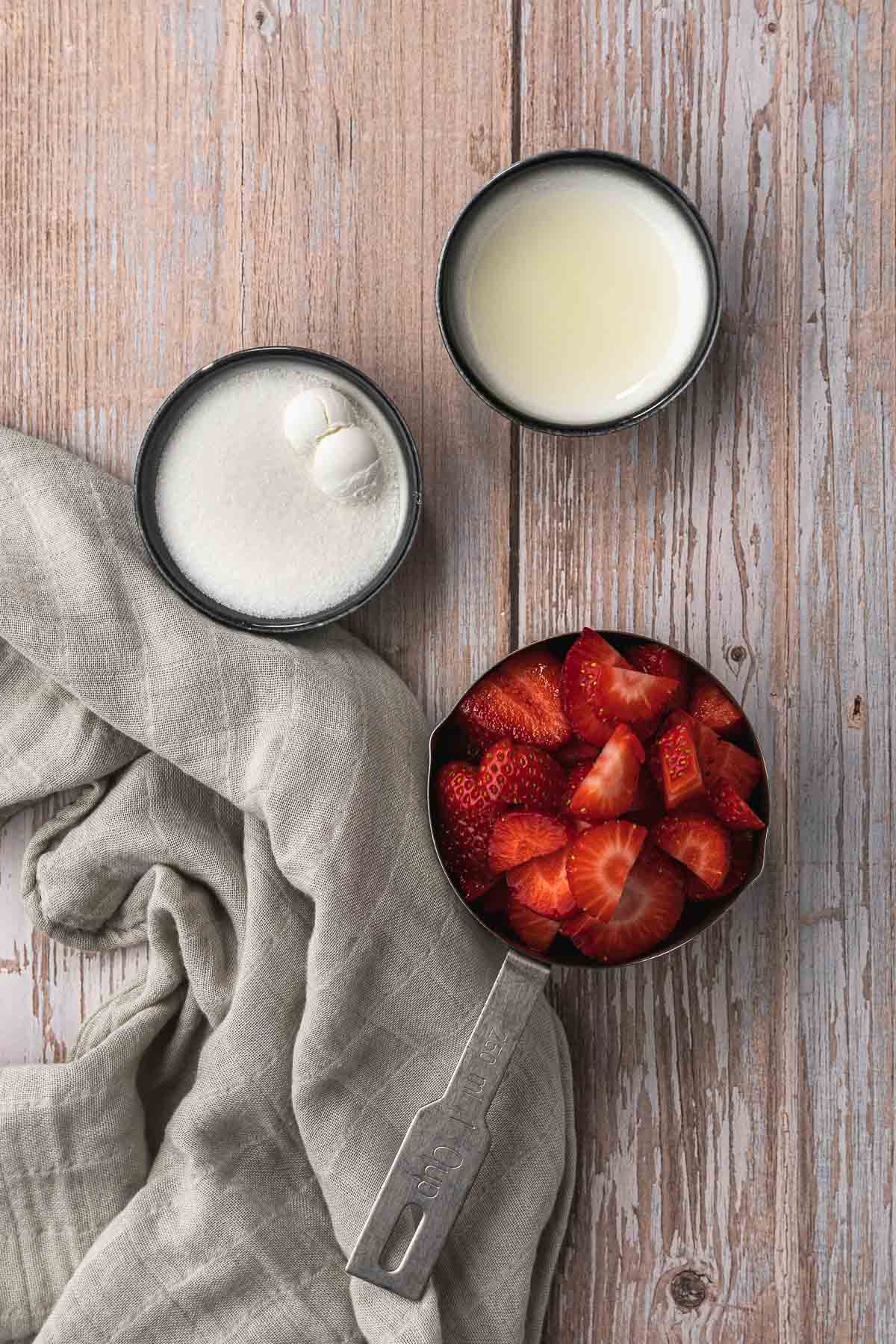 Strawberry compote ingredients