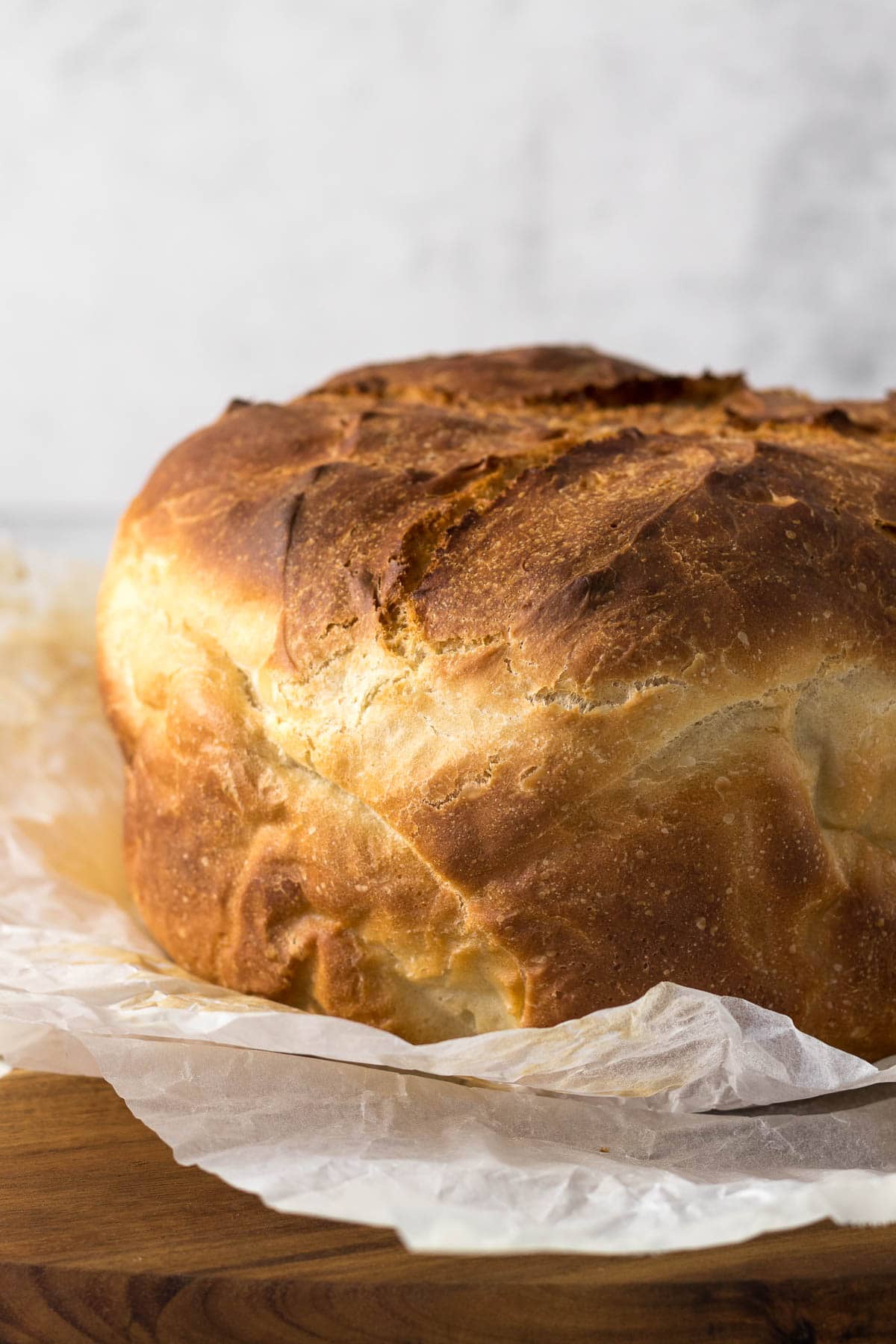Baked potbrood on a cutting board showing the crust.