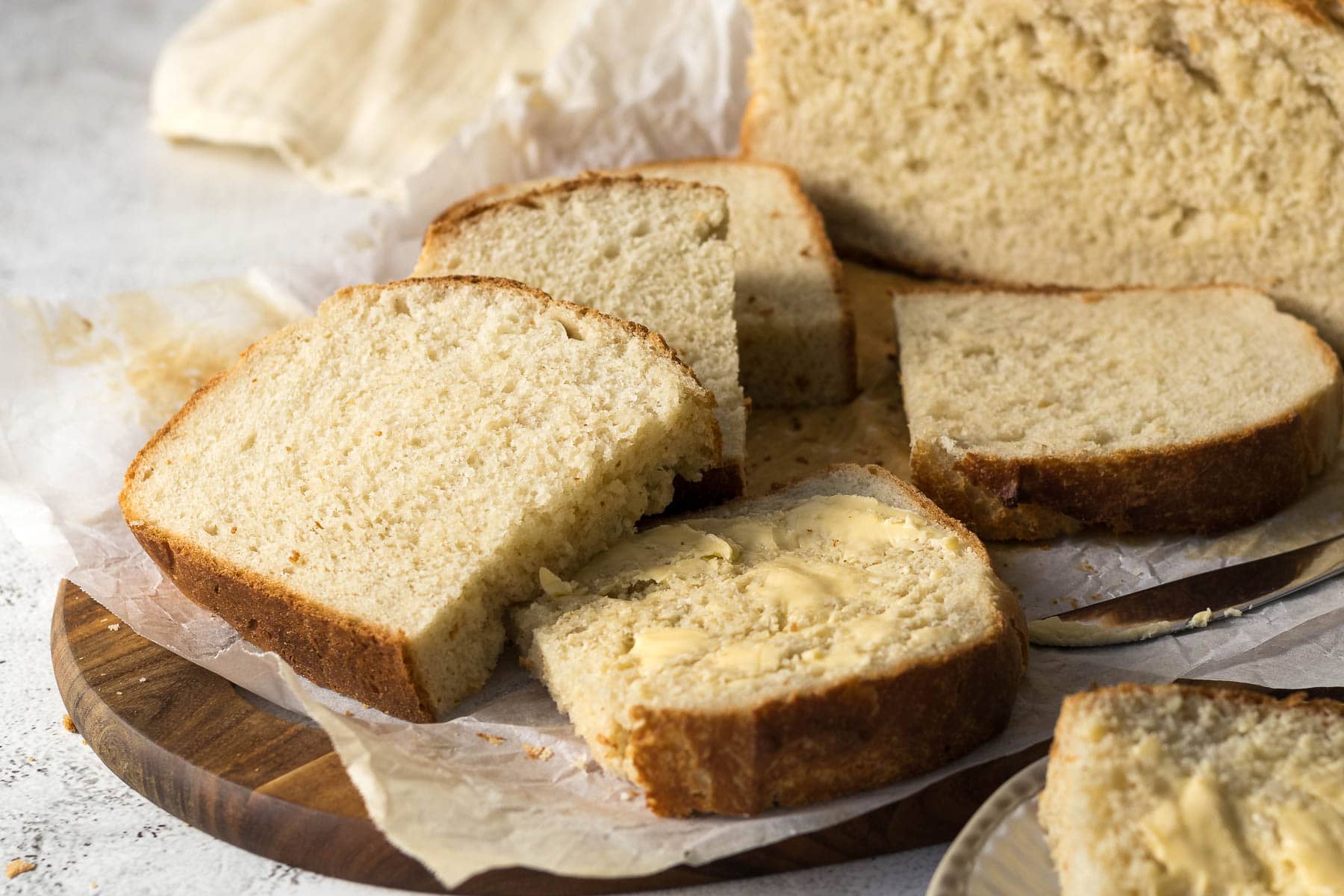 Slices of potbrood on a cutting board.