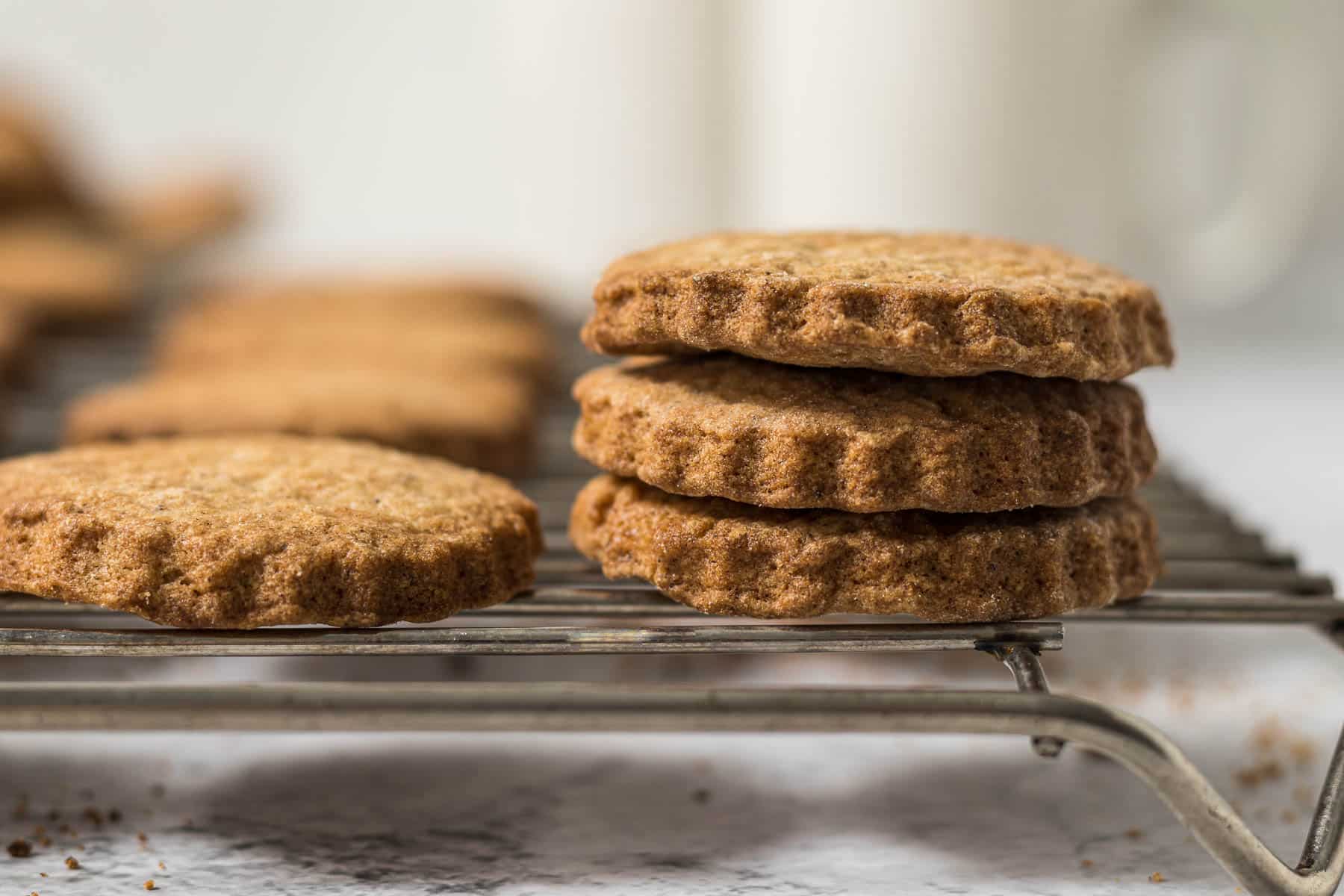 Soetkoekies on a cooling rack.