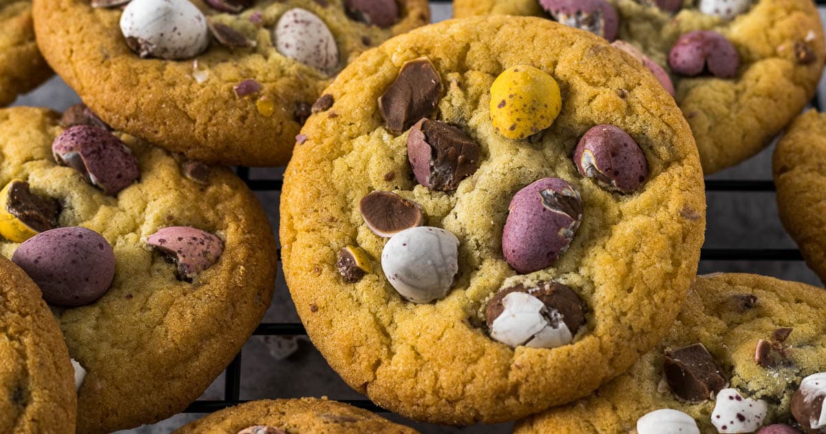 Close up of the cookies on a cooling rack.