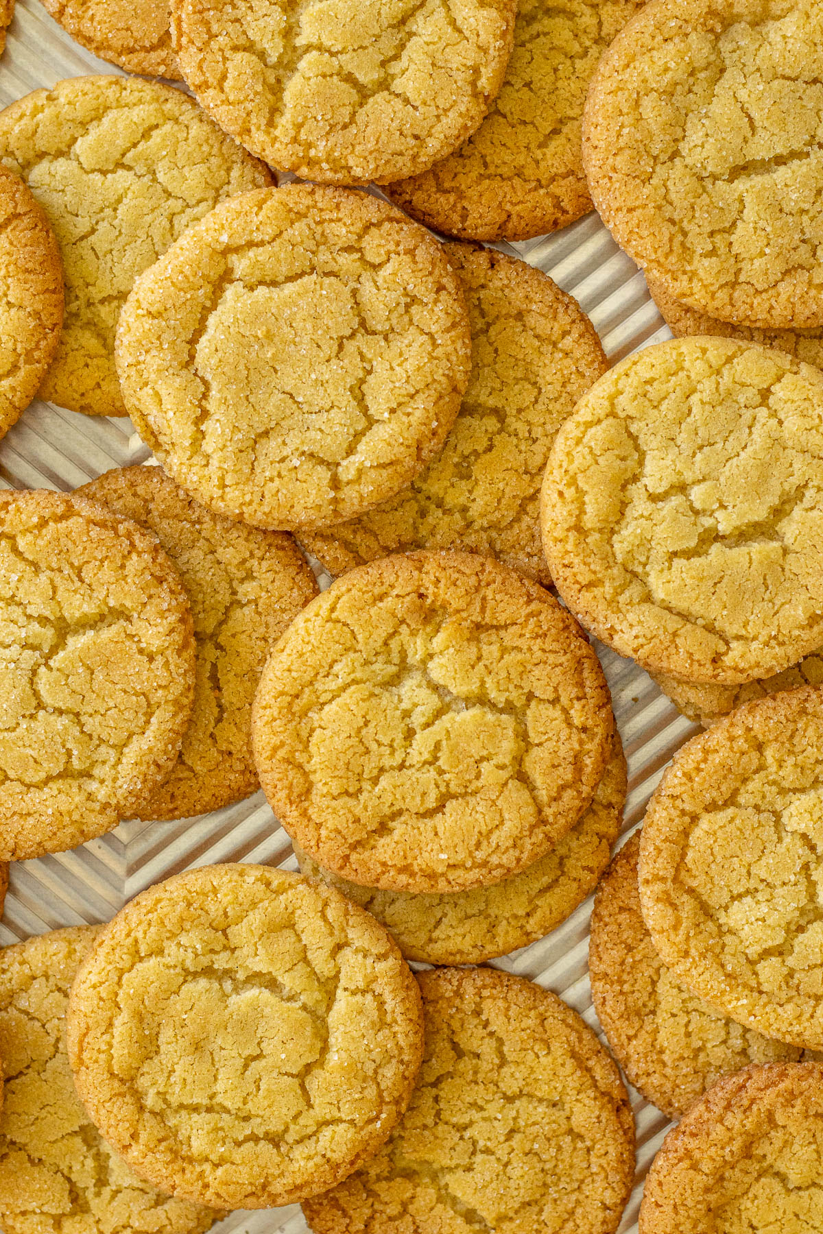 Baked cookies on a baking tray. 