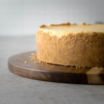 Cheesecake with a biscuit base.